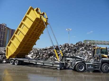 Roll trailer with tipping skip 80 tons