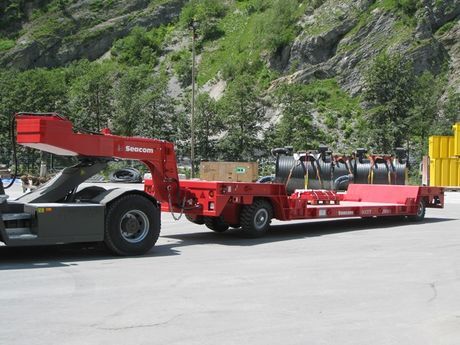 Roll trailer with coupling mouth at both ends
