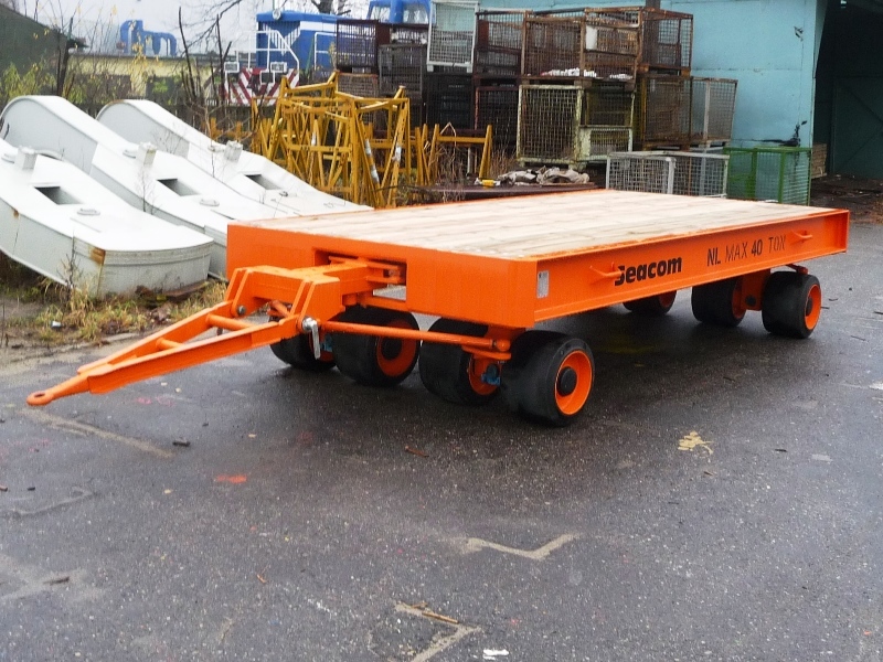 Trailer type 70-4 with Ackermann steering front and rear and oscillating axles