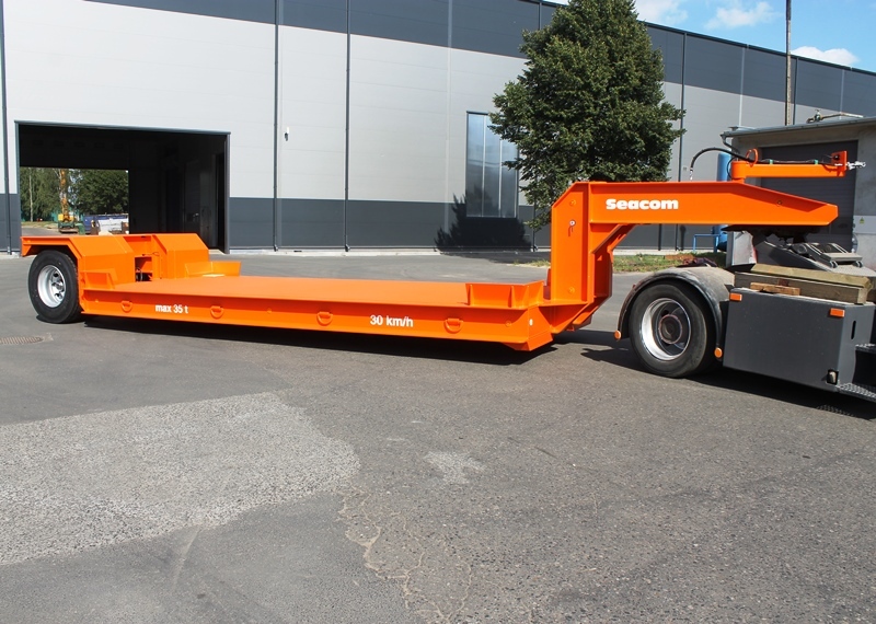 Roll trailer 35 t (low design) with pneumatic tyres and container guides