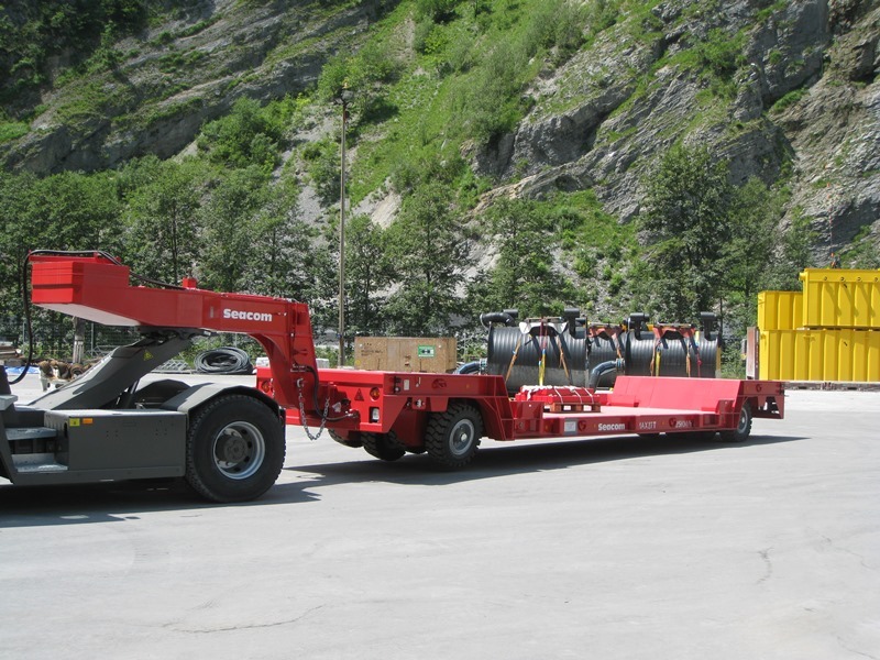Roll trailer with coupling mouth at both ends