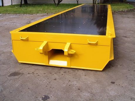 Roll trailer with plywood deck