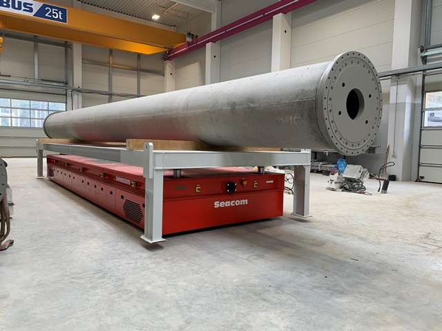 Self-propelled platform truck 55 tons with lifting capability